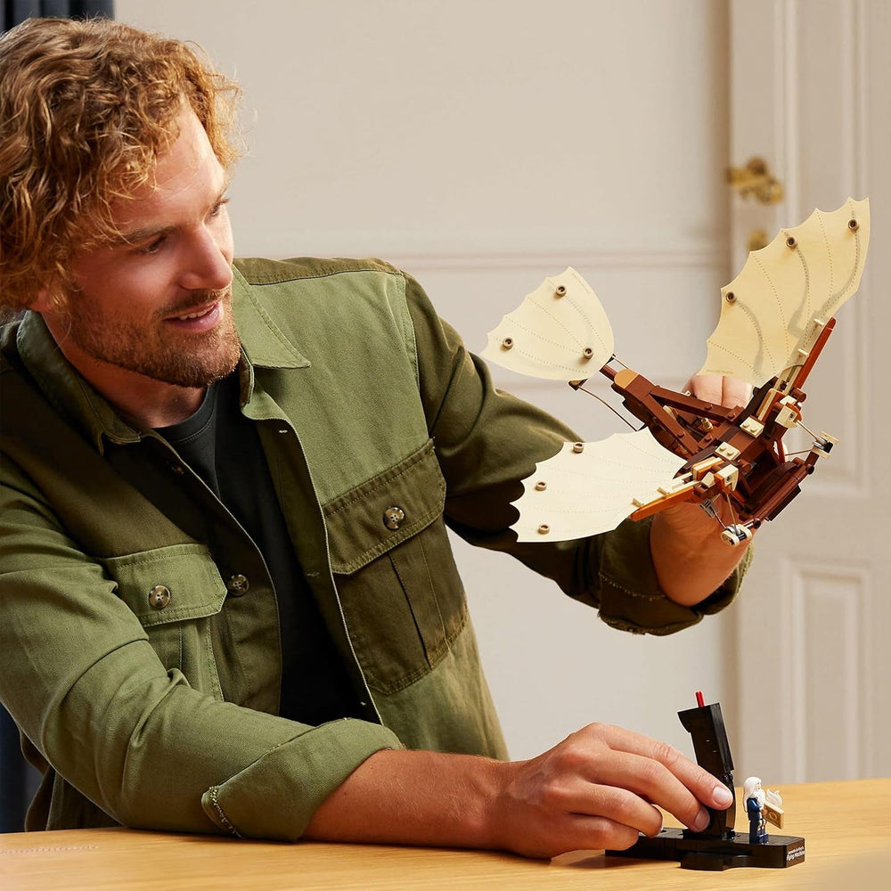 LEGO Icons Leonardo Da Vincis Flugmaschine mit schlagenden Flügeln – Enthält Minifigur und Ständer – Bauset für Erwachsene – Heimdekorationsset – Geschenkidee – 10363 Bausets Besuchen Sie den LEGO-Store