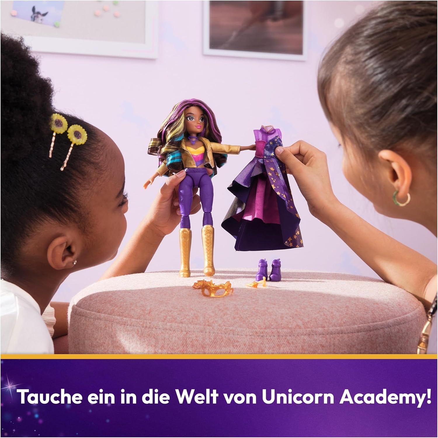 Păpușă Unicorn Academy Deluxe, Bal Mascat - Sophia, păpușă originală din popularul serial Netflix, 24 cm înălțime, cu 2 ținute și accesorii, pentru copii cu vârsta de 4 ani și peste