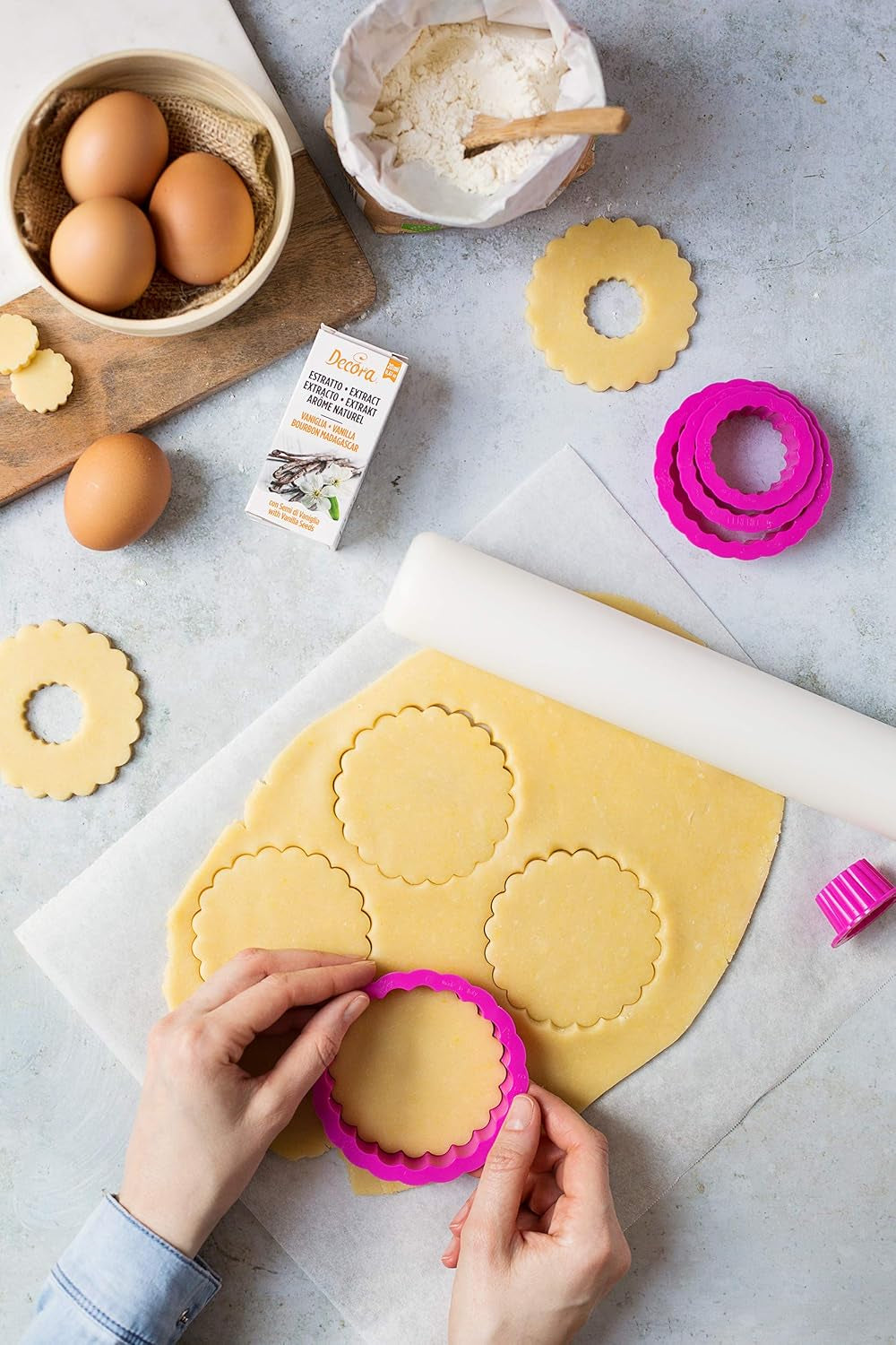 0255301 Set forme de biscuiți, rotunde-ondulate, 6 piese, 1,5/2,5/3,5/5/6,5/8 cm