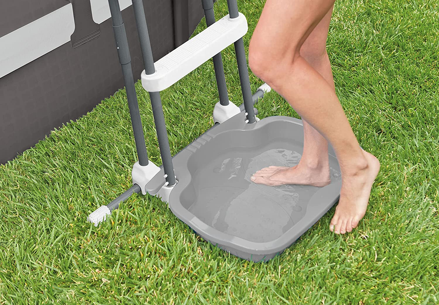 Scară de siguranță 28076, pentru piscine cu înălțimea de 122 cm, gri și Baie pentru picioare - Accesorii pentru piscină - Baie pentru picioare pentru piscină - 56 x 46 x 9 cm