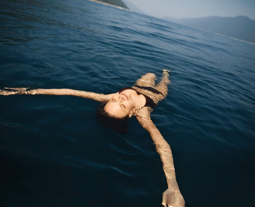 Kneipp-Naturbadesalz aus der Saline Luisenhall mit ätherischen Ölen aus Lavendel, Thymian und Fichte – entspannt einschlafen in der kalten Jahreszeit – 60 Gramm Dusche & Bad Naty Shop