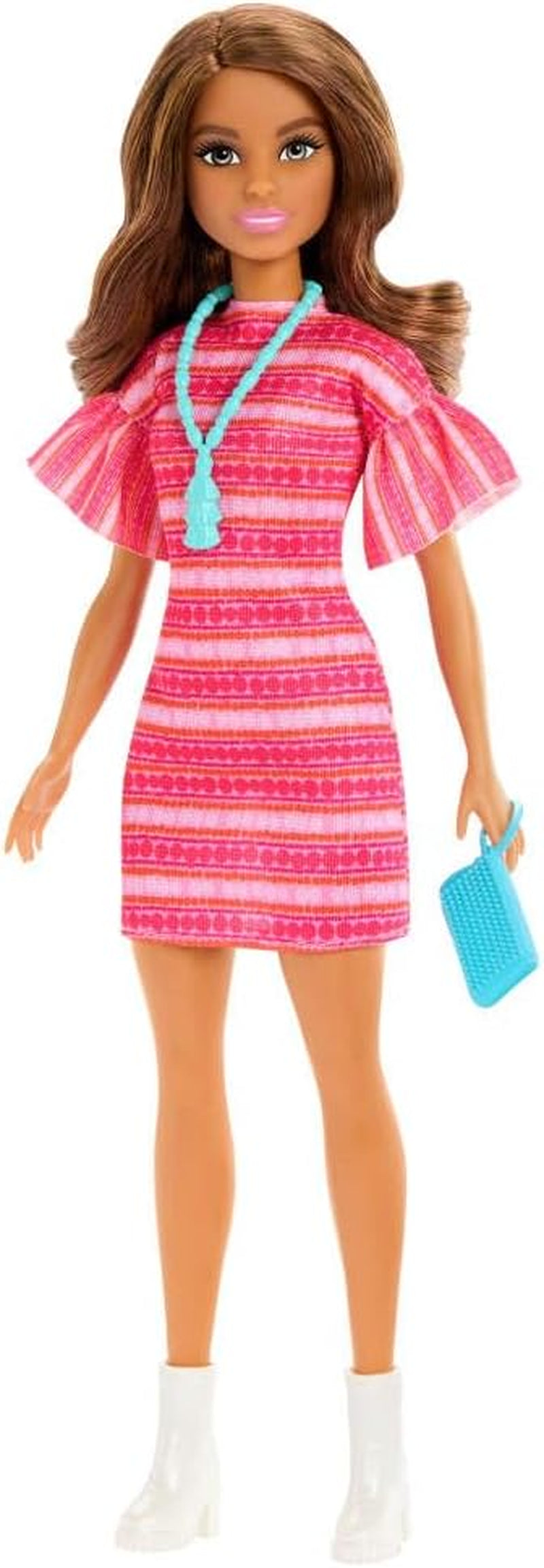 Barbie und Teresa Rezept für Freundschaft Teresa-Modepuppe mit unverkennbarem Outfit zum An- und Ausziehen, mit Accessoires inklusive einer Halskette, JCT02
