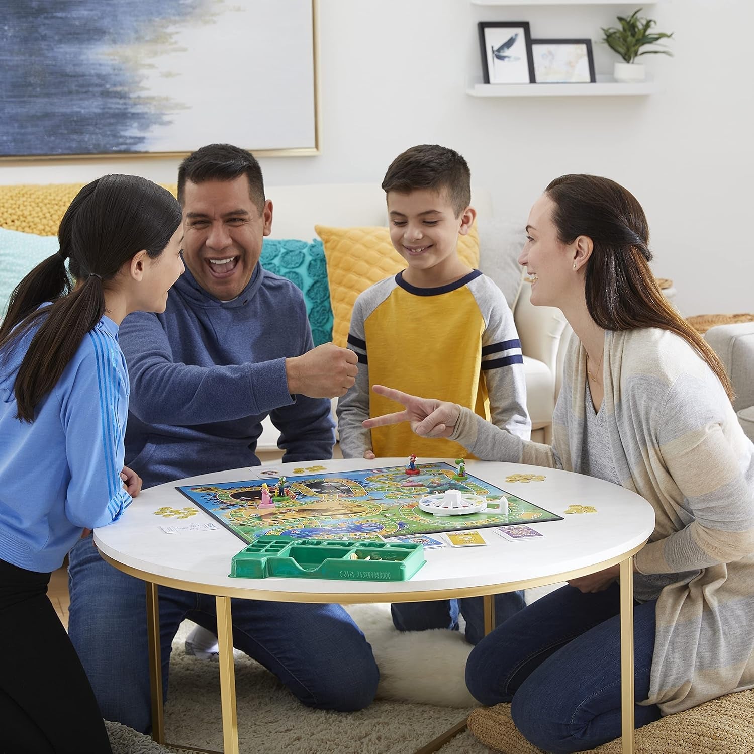 Joc de societate Hasbro The Game of Life Super Mario pentru copii cu vârsta de 8 ani și peste, joacă mini-jocuri, colectează stele și luptă cu Bowser