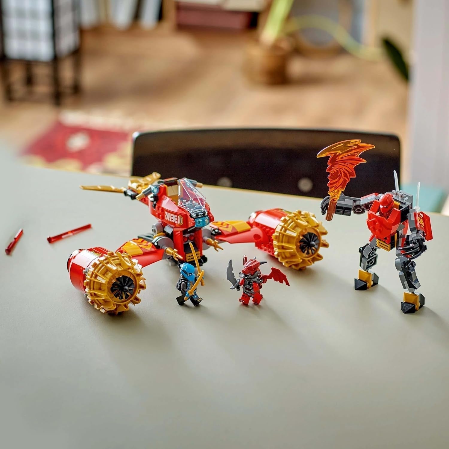 LEGO NINJAGO Kais Sturmreiter-Mech – Fliegendes Motorradspielzeug mit 3 Minifiguren – Mech mit beweglichem Kopf, beweglichen Armen und Beinen – Bauspielzeug – Geschenk für Jungen und Mädchen ab 7 Jahren 71830 Bausets Besuchen Sie den LEGO-Store