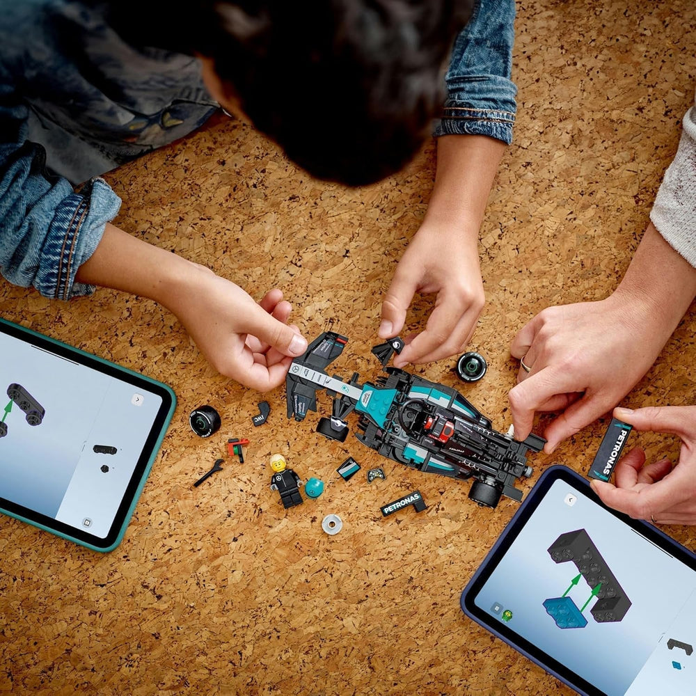 LEGO Speed Champions Mercedes-Amg F1 W15 Rennwagen – Formel-1-Minifigurenspielzeug – Automodell zum Sammeln und Zusammenbauen – Geschenk für Jungen und Mädchen ab 10 Jahren oder erwachsene Fans 77244 Bausätze Besuchen Sie den LEGO-Store