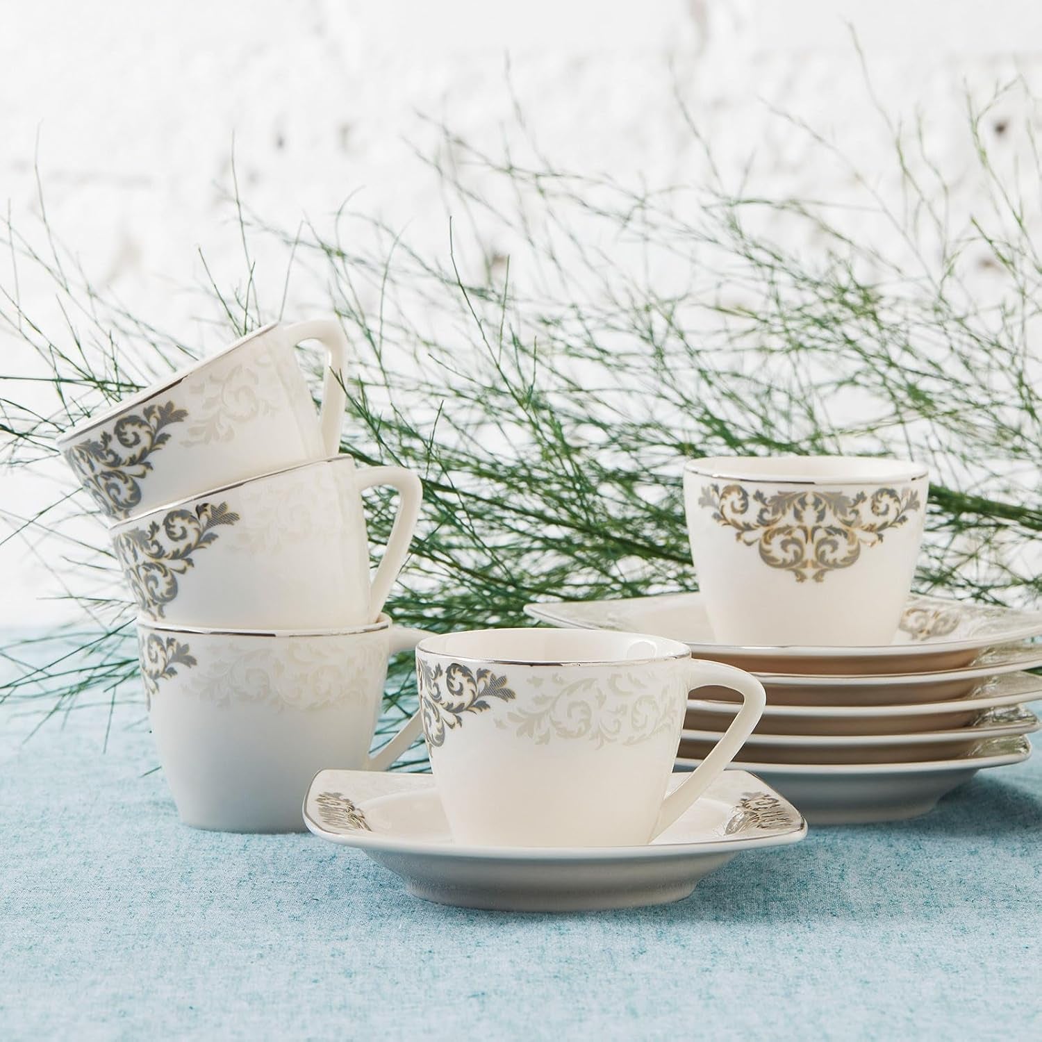 Set de cești espresso din porțelan KARACA Nazende - cești de cafea turcească de 80 ml cu farfurioare, serviciu de cafea modern cu 12 piese cu 6 cești de cafea și 6 farfurioare, cești Mocha - alb