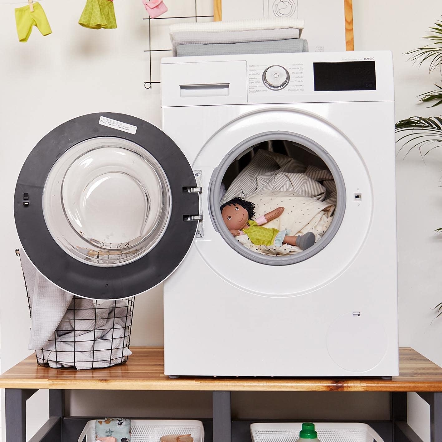 HABA 304576 - Puppe Cari, 30 cm, Weich- und Stoffpuppe für Kinder ab 18 Monaten, mit ausziehbarer Kleidung und Langen Haaren