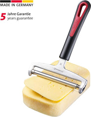 Westmark Käseschneider mit Rolle und auswechselbarem Schneiddraht, Variable Schnittstärke, Breite: 12 cm, Rostfreier Edelstahl/Aluminium/Kunststoff, Schwarz/Rot, 29272260, 17 x 12 x 2 cm