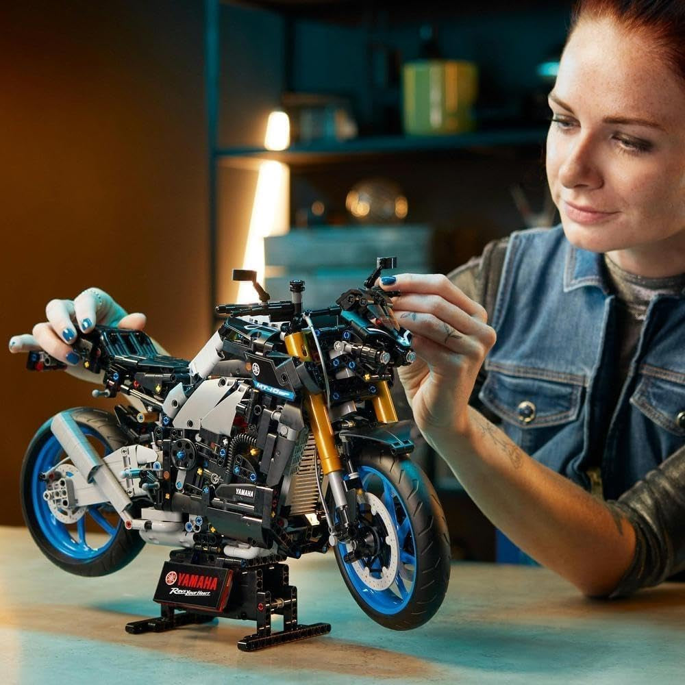 LEGO 42159 Technic Yamaha MT-10 SP Motorrad-Modellbausatz für Erwachsene, authentisches Fahrzeugmodell mit 4-Zylinder-Motor, funktionsfähiger Lenkung und Ar-App, Geschenk für Männer und Frauen. Bausätze Besuchen Sie den LEGO-Store