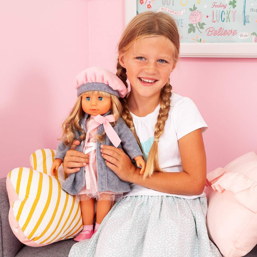 Bayer Design 94635AX Funktionspuppe Charlene mit Haaren und Schlafaugen, spricht und singt 90 Sätze, 2 Gedichte und 8 Lieder, 46cm, Puppe mit viel Zubehör, 1,30 kg, Rosa, Grau