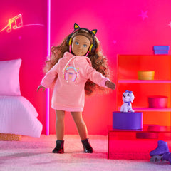 Corolle Girls Melody Music und Fashion Set, Knöchelpuppe im coolen Hoodiekleid mit Hund, trendige Kopfhörer, Ohrringe und extra Inlineskates, Vanilleduft, 28cm, ab 4 Jahre
