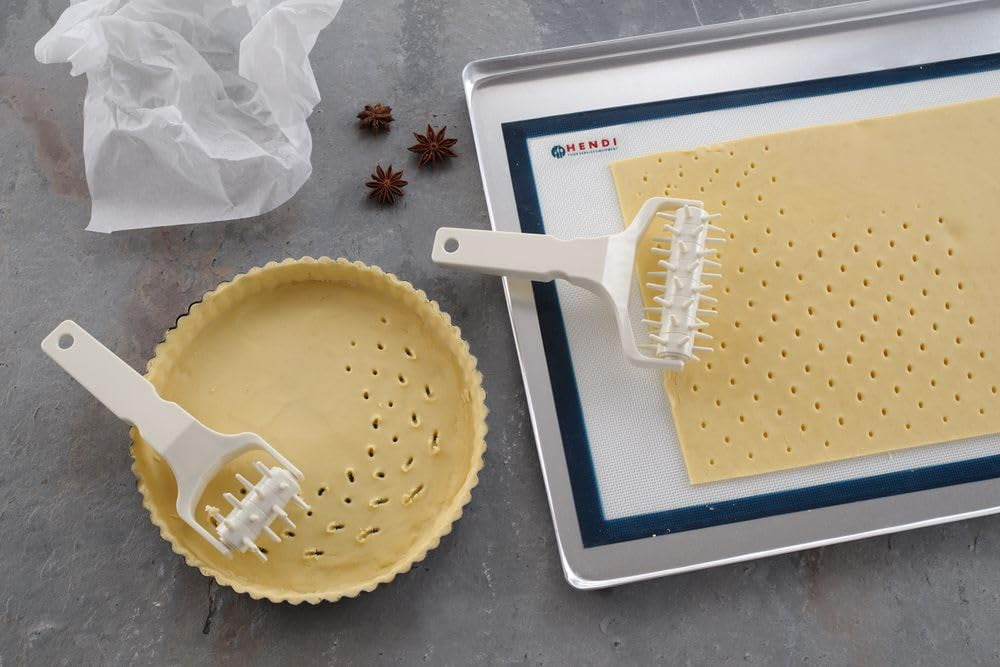 HENDI Stiproller, Stippwalzse, Teigigel, Teig Gitterschneider, für saftige Kuchen- und Gebäckböden sowie Pizzateig, 77x210mm, Polypropylen