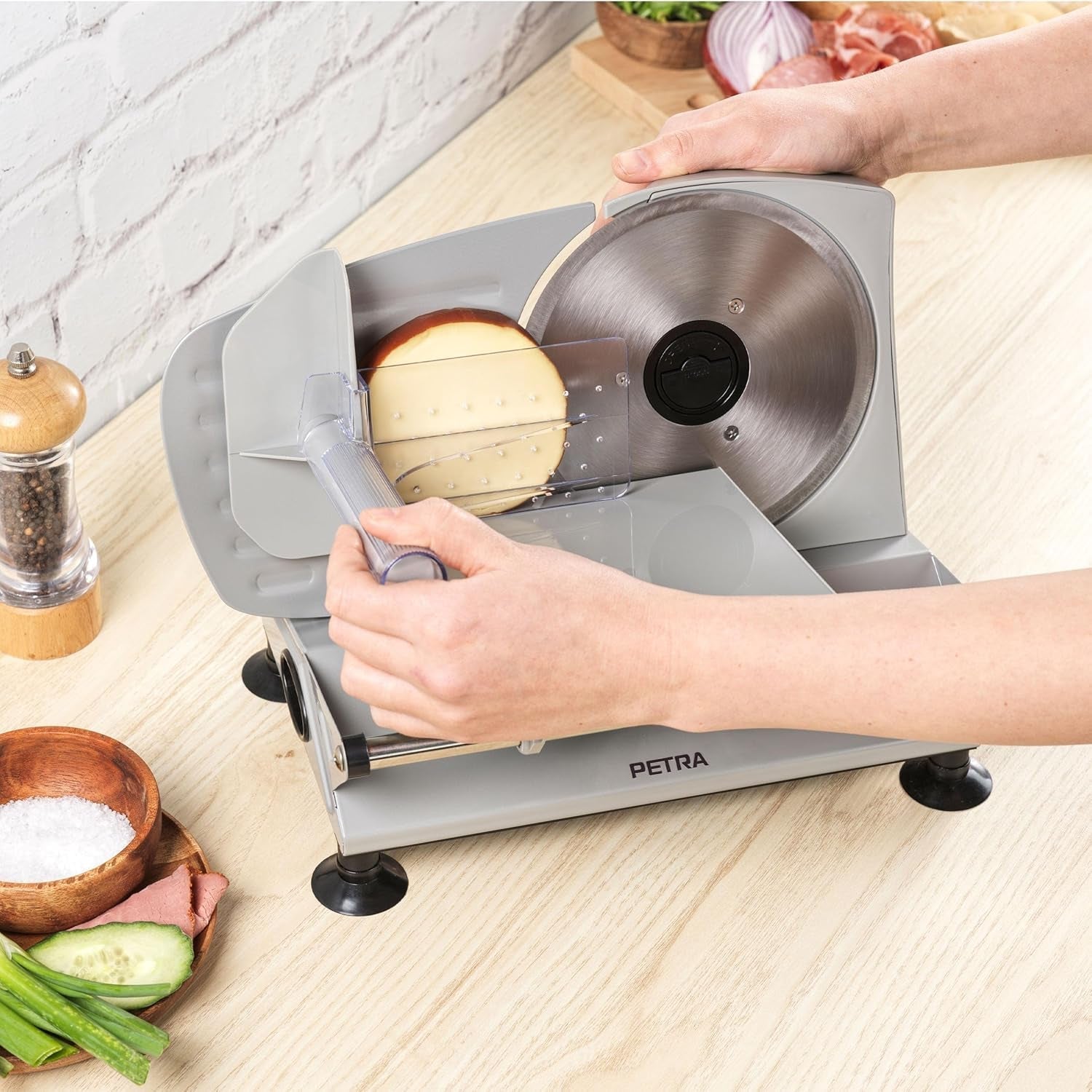Petra PT4636VDE Multifunktionaler elektrischer Allesschneider, Schnittstärke 1–15 mm, 3 glatte Edelstahlklingen. Aktenvernichter und Schneidemaschinen Naty Shop