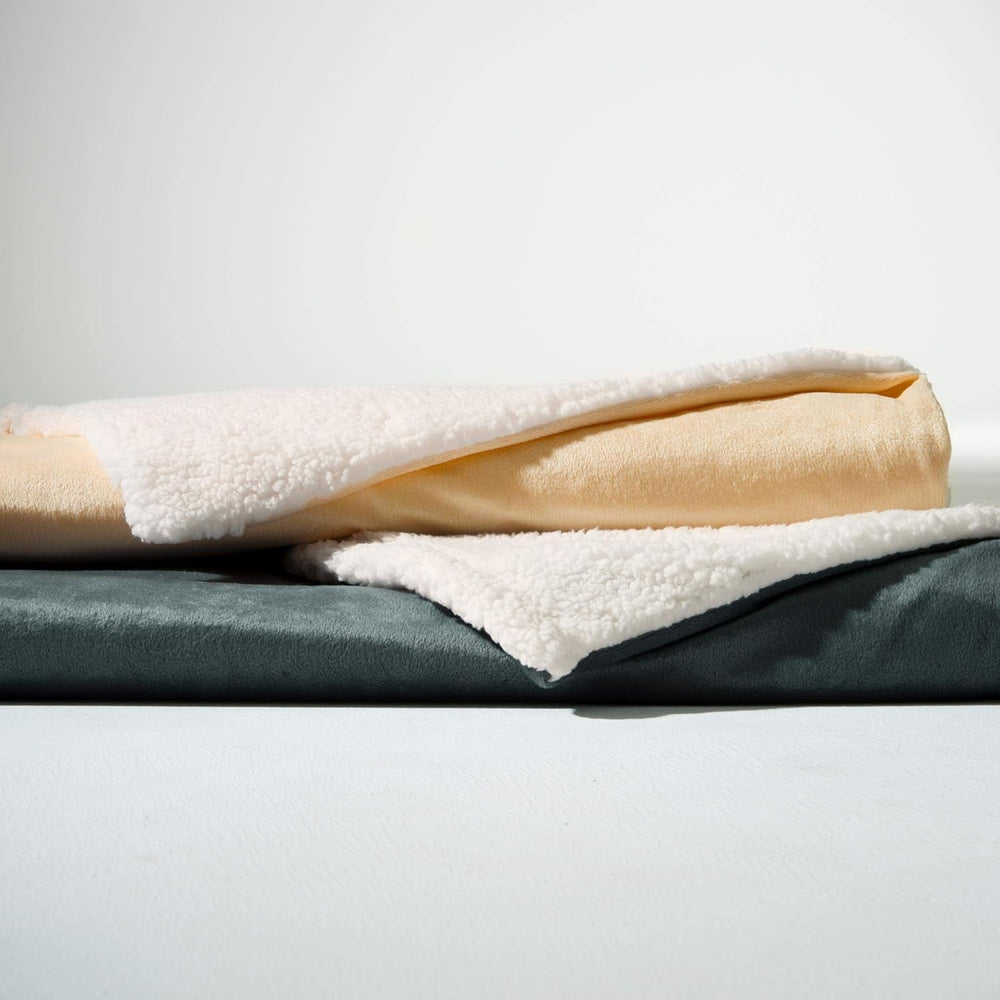 Aqua-Textil Flauschige Kuscheldecke 150 x 200 cm Grau Weiß Melange Plüsch-TV-Decke Tagesdecke Sherpa-Fleece Öko-Tex Ottawa Betten und Decken Besuchen Sie den aqua-textil-Store Graue Nicki-Bettwäsche 200 x 220 cm