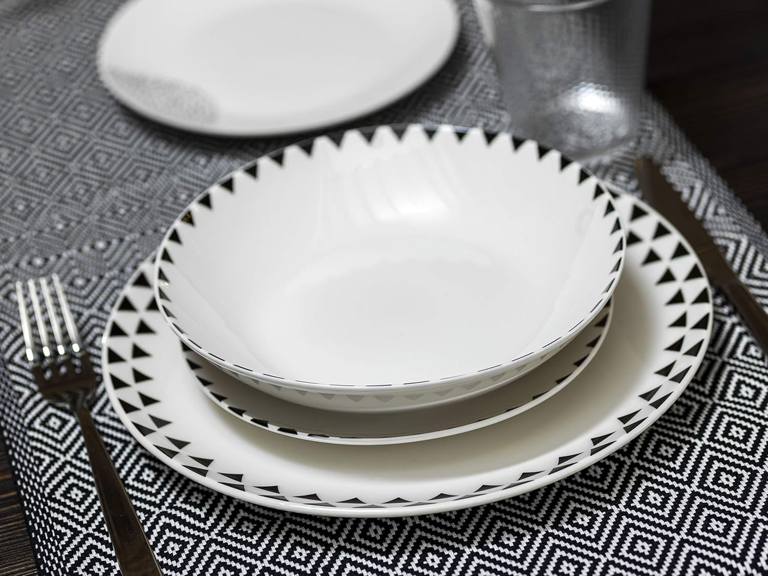 Serviciu de masă Graphic, 18 piese pentru 6 persoane, porțelan, alb