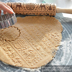 Scrap Cooking Teigrolle aus Holz „Xmas“ mit weihnachtlichen Motiven – Prägerolle mit gepfragten Verzierungen für Kekse – dekoratives Zubehör – 5242