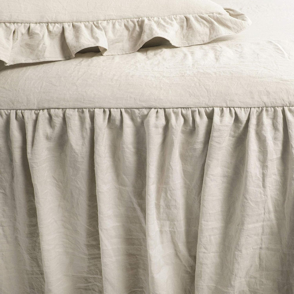 Set de cuvertură de pat Lush Decor cu fustă Ruffle, 3 piese, set de lenjerie de pat Farmhouse de lux, elegant, fermecător detaliu Ruffle, stil atemporal și design clasic, moale și ușor, dimensiune King, Paturi si Cuverturi Lush Decor