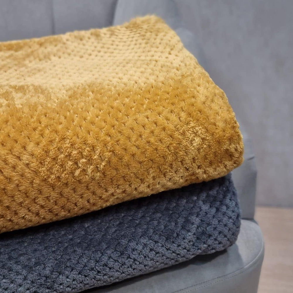 Tagesdecke HOMLA Noah 220 x 240 cm – Tagesdecke, Sofa, bequeme Überwurfdecke, Decke – flauschig und weich – graues Polyester. Betten und Decken. Besuchen Sie den HOMLA-Store