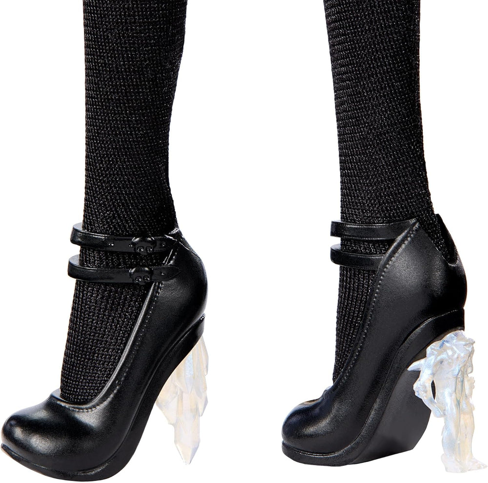 Monster High Wednesday Puppe, Rave’N Wednesday Sammelfigur in schwarzem Gothic-Kleid, inspiriert von der Tanzszene, Premium-Accessoires und Puppenständer, HXJ03
