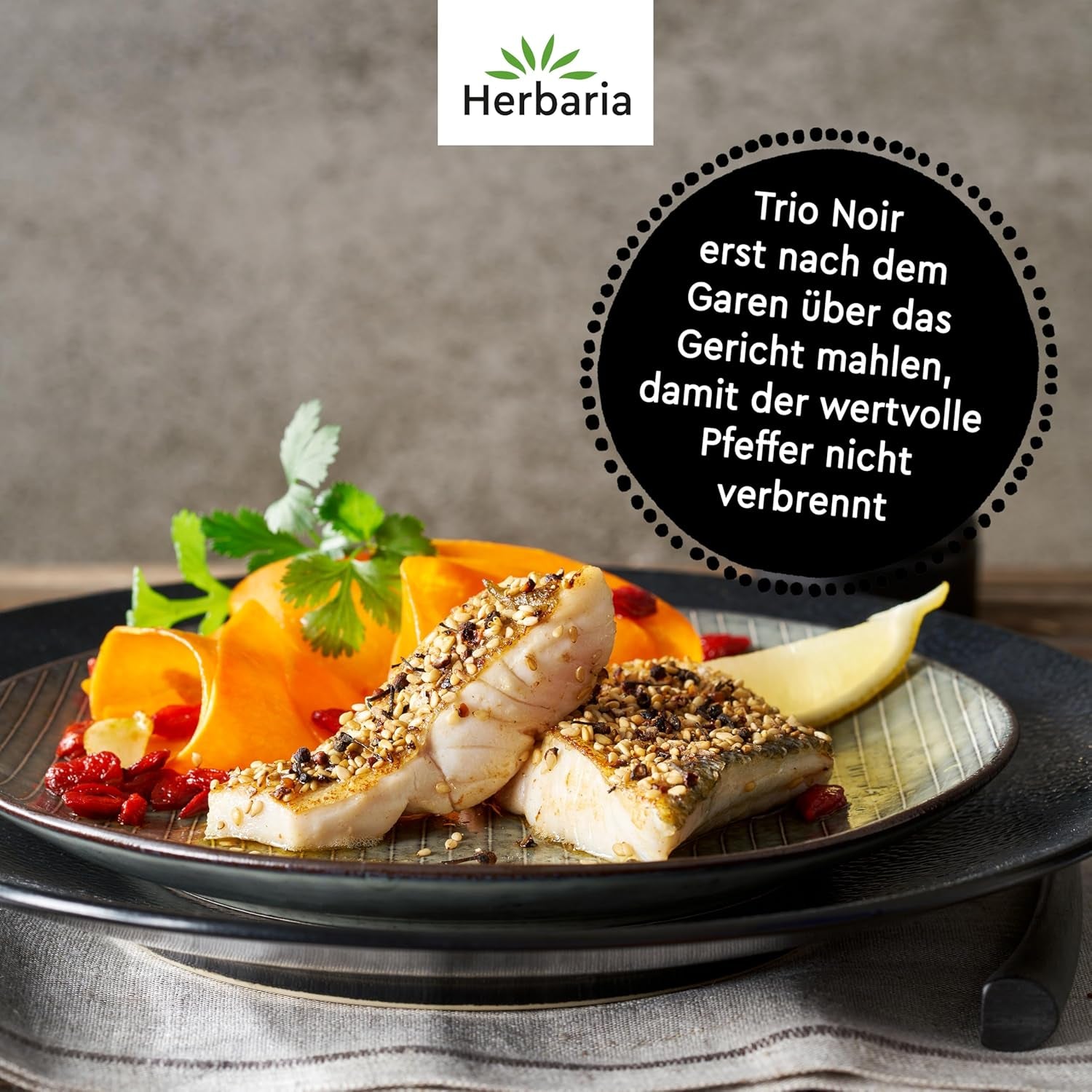 Herbaria Trio Noir bio 75g M-Dose – Bio Pfeffer schwarz ganz – ganze Pfefferbeeren – schwarze Pfeffermischung aus biologischem Anbau von drei verschiedenen Regionen – in nachhaltiger Aromaschutz-Dose