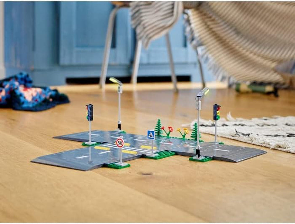 LEGO City Bauset „Straßenkreuzung mit Ampel“ mit im Dunkeln leuchtenden Steinen 60304 Bausets Besuchen Sie den LEGO-Store