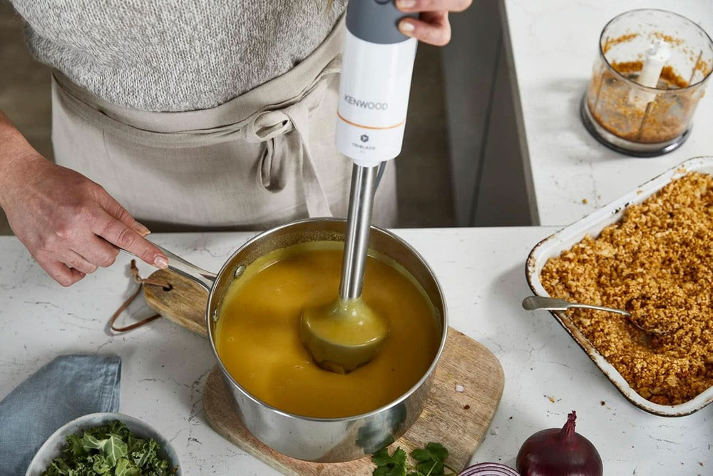 Kenwood Stabmixer HBM40.302WH, Triblade System Mit 3 Klingen, 1 Geschwindigkeit + Turbo, Metallstab 20 Cm, Inklusive Schneebesen, Messbecher, Zerkleinerer 0,5 L, 850 W, Weiß Mama si Copilul Naty Shop