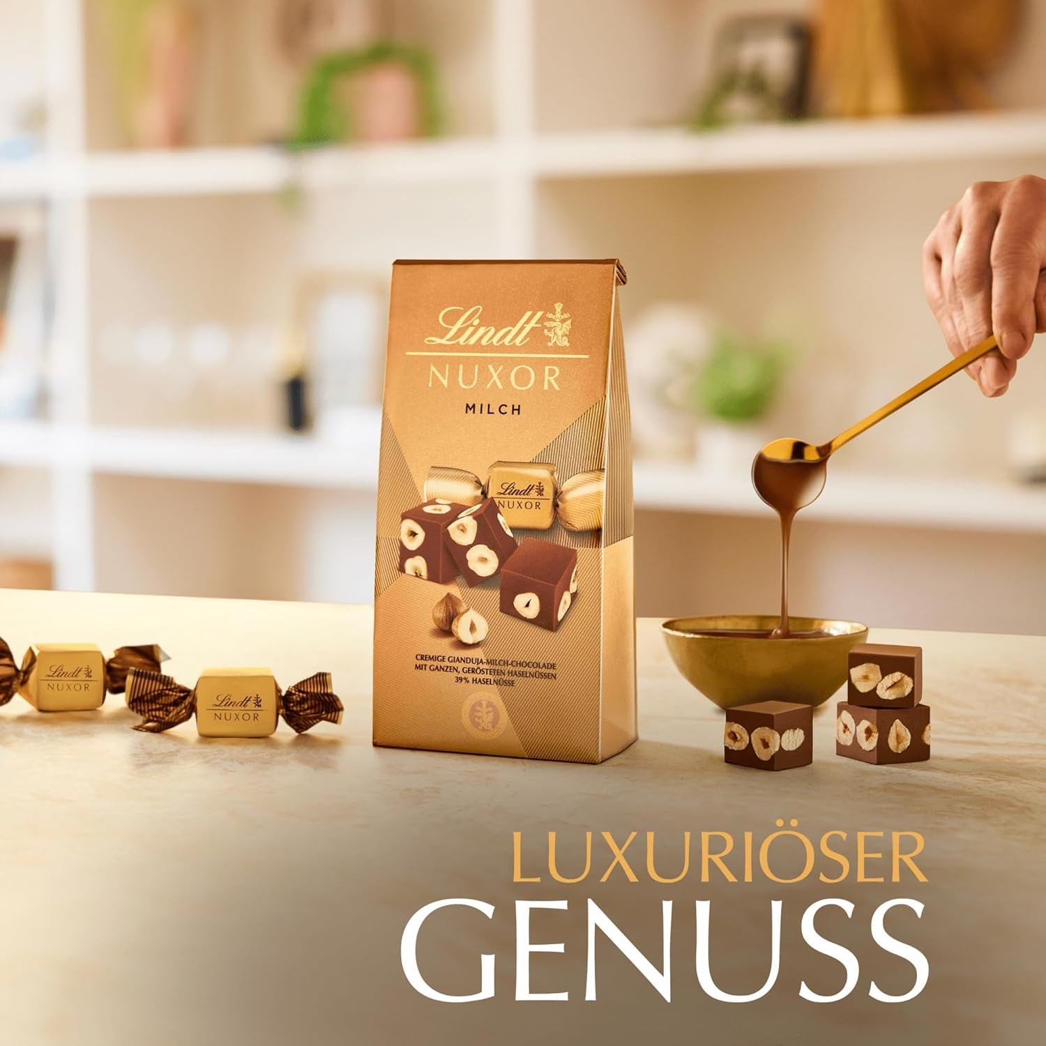 Lindt-Schokolade | NUXOR Milchschokolade-Beutel | 103g | Cremige Gianduja-Milchschokoladenwürfel mit gerösteten Haselnüssen | Schokoladengeschenk