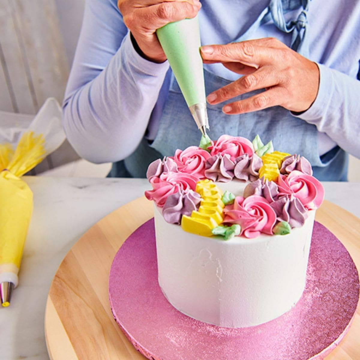 Funcakes Mix Für Enchanted Cream®: Einfach Zu Berübenende, Sehr Leichte Und Flauschige Schneeweiße Creme, Perfekt Zum Füllen Und Abdecken Von Kuchen Oder Als Belag Für Cupcakes, Halal., 900 G Mix zum Backen und Kochen Naty Shop