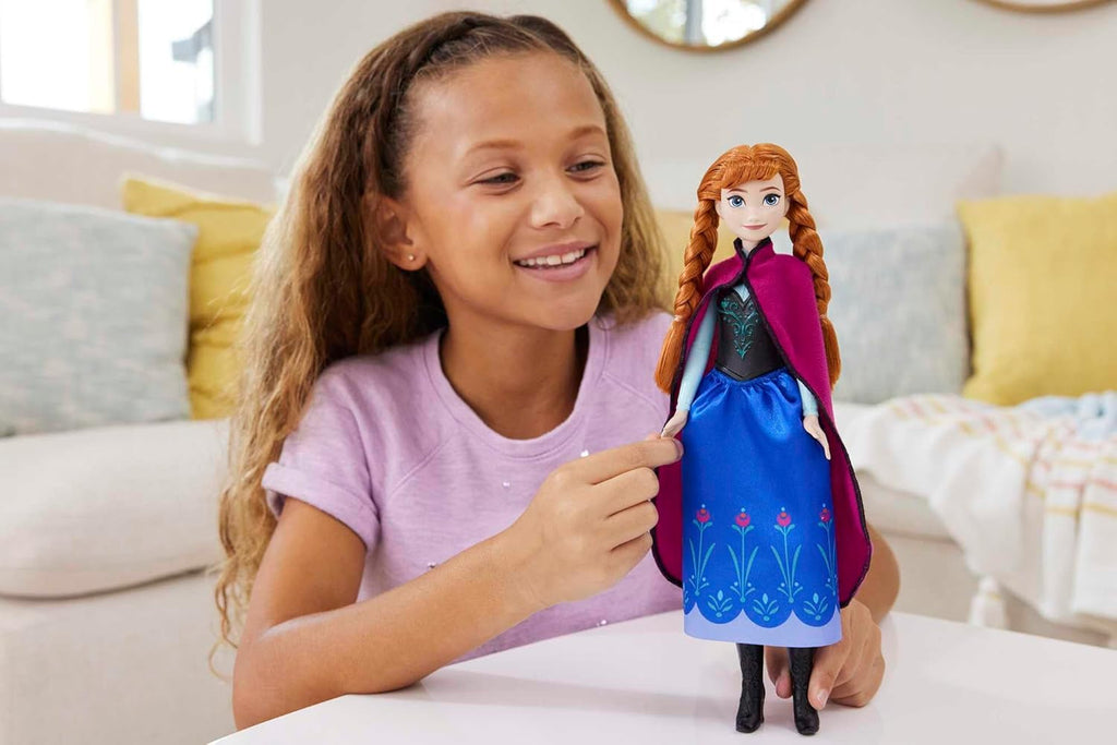 Mattel Disney Princess Anna doll, The Ice Queen doll, Păr pieptănat, Mobil, În costum de călătorie, Capa detașabilă, Cadouri Disney, Jucărie de la 3 ani, HLW49 Papusi Naty Shop