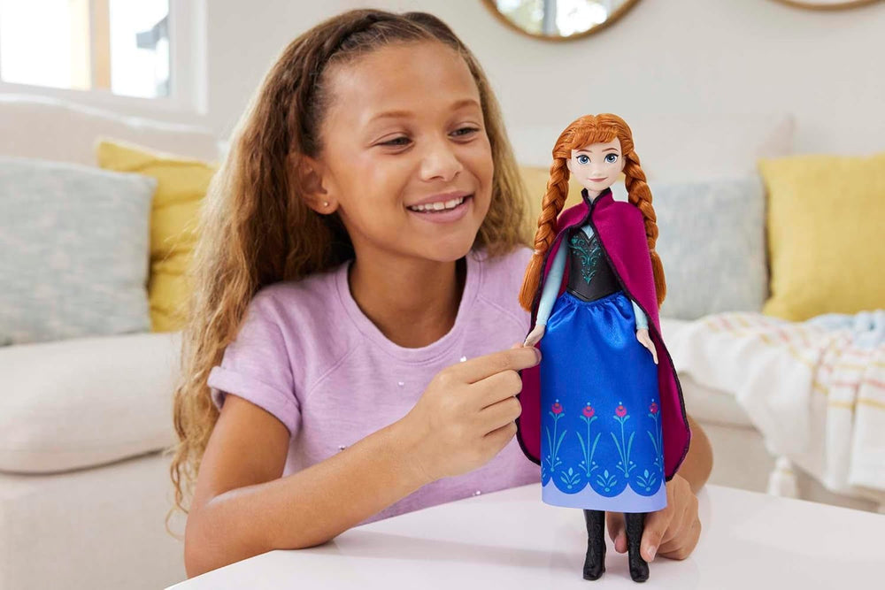 Mattel Disney Princess Anna-Puppe, Die Eiskönigin-Puppe, gekämmtes Haar, Mobile, im Reiseanzug, abnehmbarer Umhang, Disney-Geschenke, 3 Jahre altes Spielzeug, HLW49 Naty Shop Dolls
