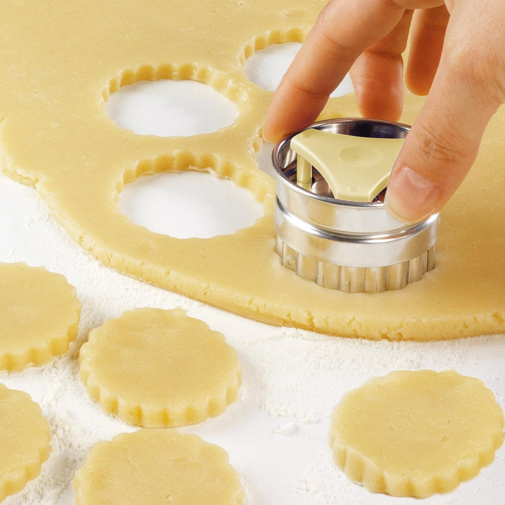 Forme de biscuiți Zenker PATISSERIE pentru fursecuri și biscuiți, Forme cu motive pentru fursecuri Linzer, Cantitate: 1 x Set de forme de biscuiți, 4 bucăți, Argintii