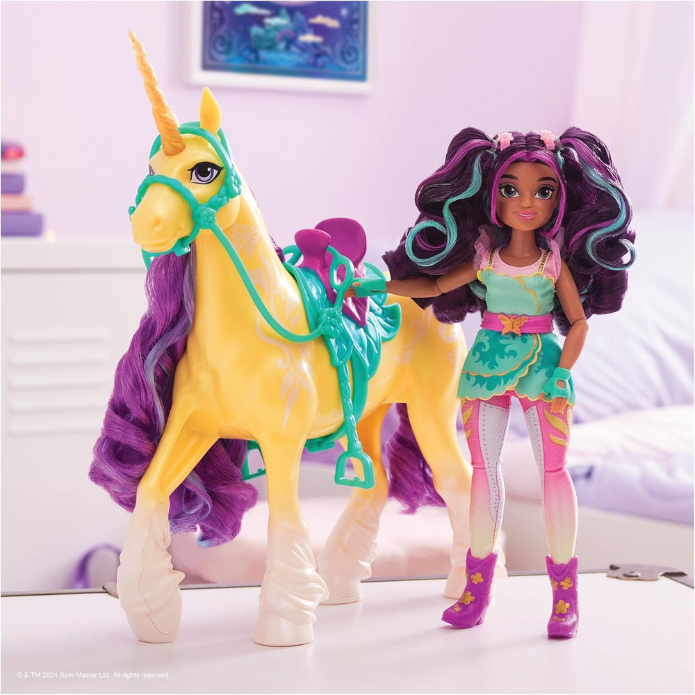 Unicorn Academy Ankleidepuppe Ava - die Originalpuppe zur beliebten Netflix-Serie, 24 cm groß und mit 7 Accessoires für fantasievolles Rollenspiel, für Kinder ab 4 Jahren