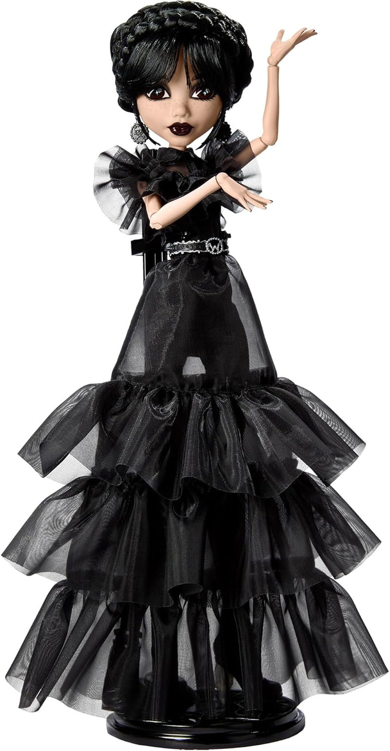 Monster High Wednesday Puppe, Rave’N Wednesday Sammelfigur in schwarzem Gothic-Kleid, inspiriert von der Tanzszene, Premium-Accessoires und Puppenständer, HXJ03