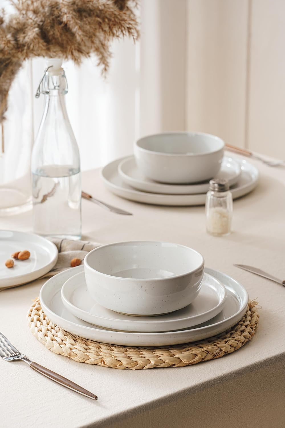 Set de veselă Milkyway, set de farfurii cu 18 piese, set de veselă din gresie pentru 6 persoane cu farfurii de cină, farfurii de desert, boluri pentru cereale, potrivit pentru cuptorul cu microunde și mașina de spălat vase, alb