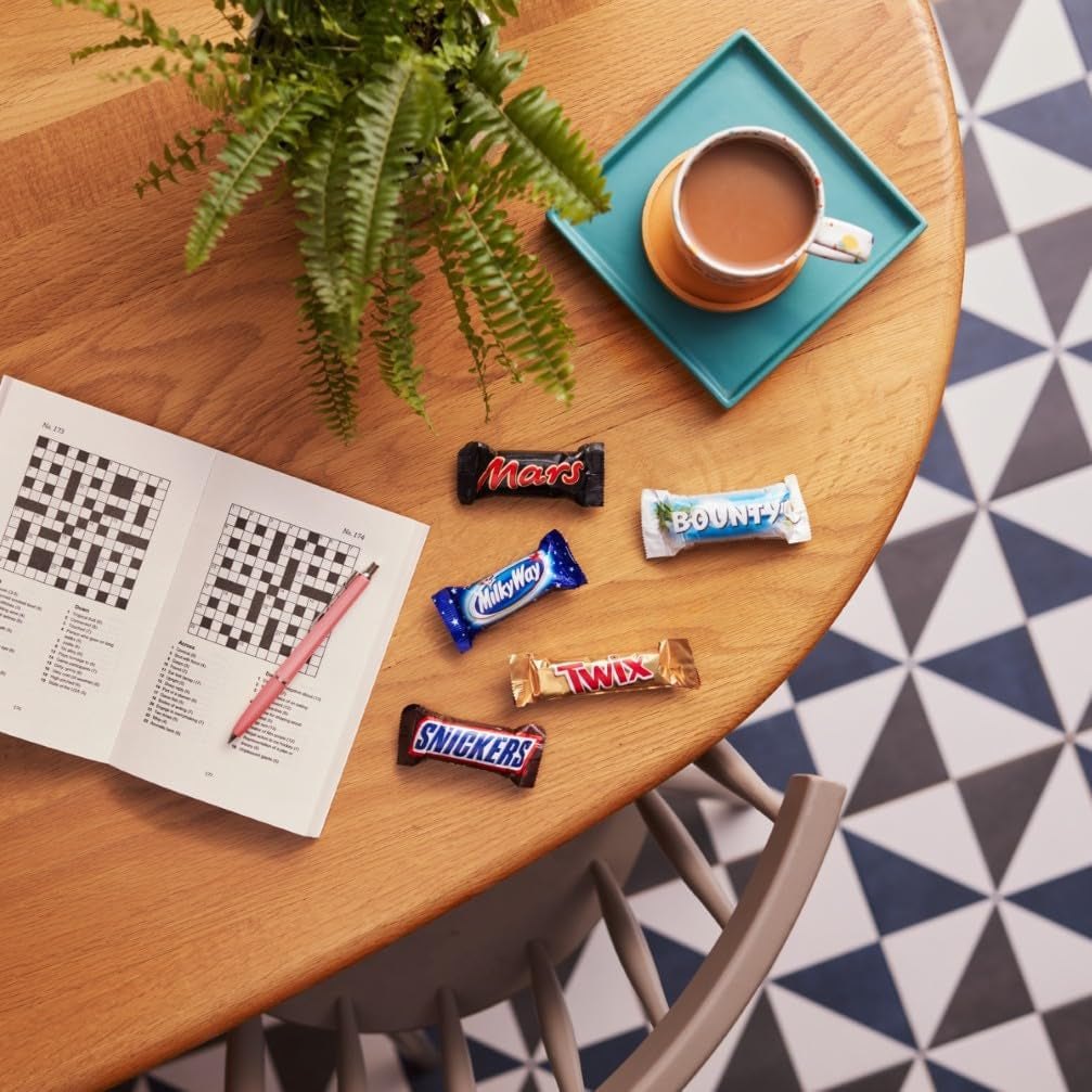 Mini-Schokoladen-Mischpackung, 71 Mini-Schokoladensnacks (Mars, Snickers, Bounty, Twix, Milky Way) in Form von Süßigkeiten, ideal für einen American-Football-Abend (1400g)