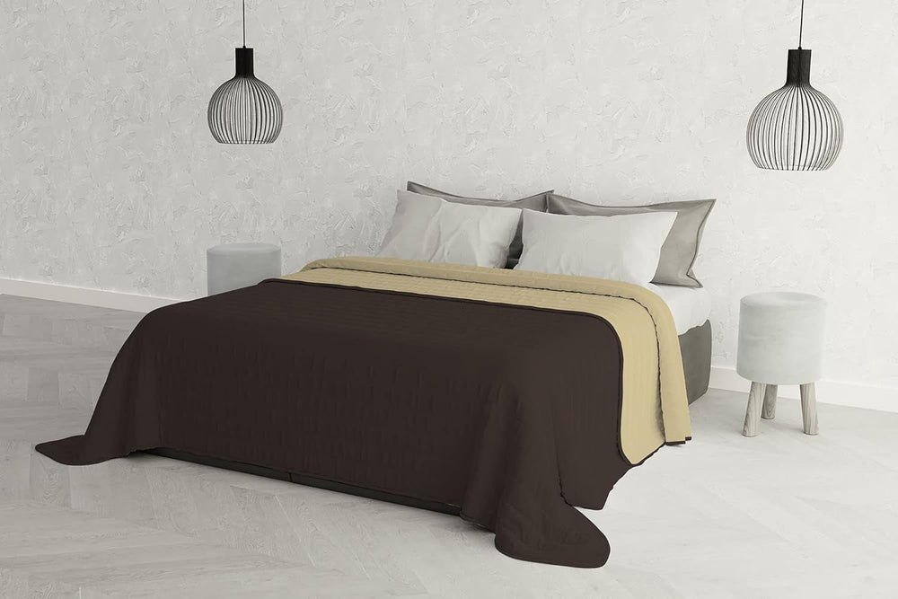 Elegante Steppdecke für ein Doppelbett, 260 x 270 cm, Dunkelblau/Apfelgrün. Betten und Steppdecken. Besuchen Sie den Italian Bed Linen-Store Marrone/Panna