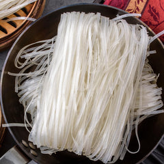 Reisnudeln – Thailändische, 10 mm breite Reisbandnudeln, hergestellt aus Reismehl, gerade – 1 x 400 g