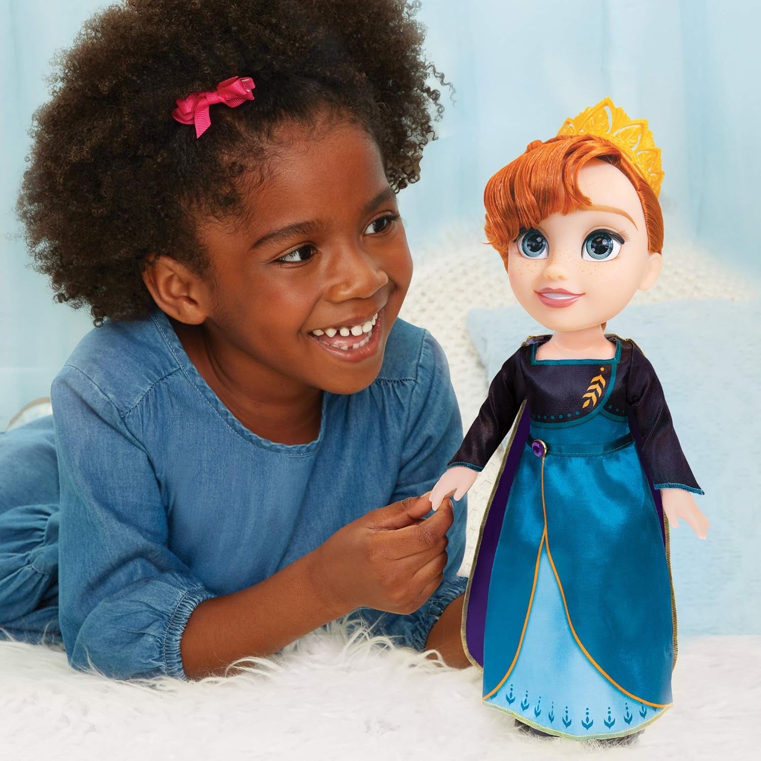 Die Eiskönigin 2 Disney Anna-Puppe – 35 cm große, bewegliche Puppe im kultigen Modekleid mit dem Wappen von Arendelle und der Tiara für zusätzlichen Spielspaß, für Mädchen ab 3 Jahren