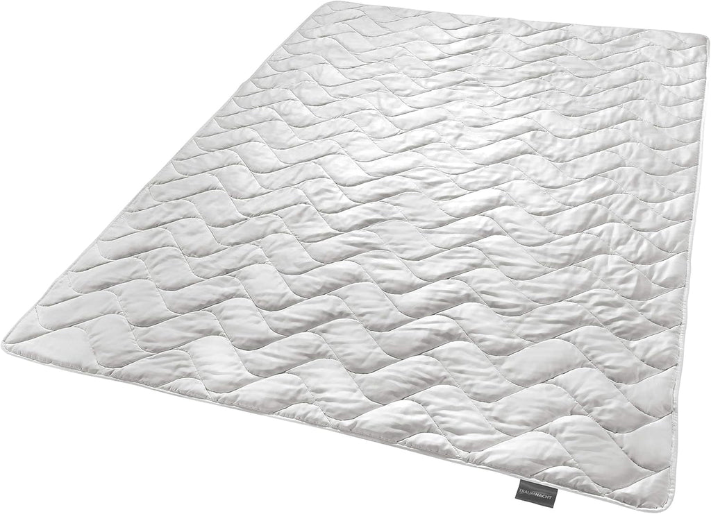 Traumnacht Exklusiv Plapumă ușoară pentru vară Fabricat din 100% mătase sălbatică, certificat Oeko-Tex, fabricat în Germania, greutate de umplere: 550Gr, 135 X 200 Cm Plapumi si pilote Naty Shop 135 X 200 Pătură de vară - mătase sălbatică