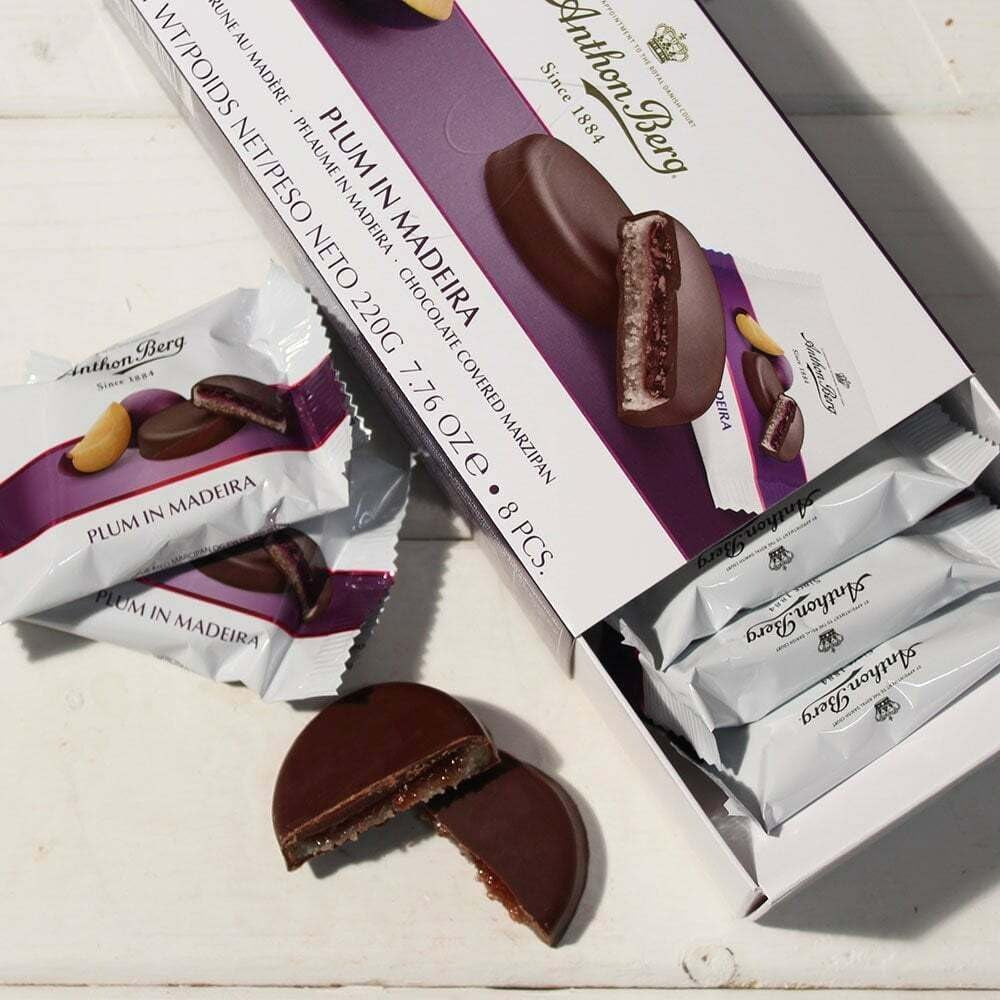 Pflaume auf Madeira – 220g – Marzipanspezialität mit Früchten und Alkohol – 8 dunkle Schokoladenmünzen mit Pflaumengelee und Madeirawein – Geschenkidee