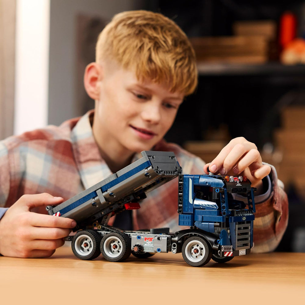 LEGO Technic Kipplaster Spielzeug mit Lenkung und beweglicher Kippmulde - blaues Baufahrzeug - Geschenkide zum Geburtstag oder für die Holiday - Bauset für Jungen und Mädchen ab 9 Jahren 42203