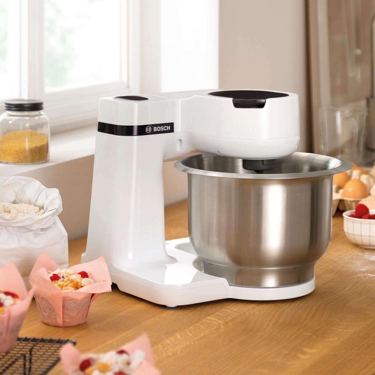 Bosch Küchenmaschine Serie 2 MUMS2EW00, Edelstahl-Schüssel 3,8 L, Planetenrührwerk, Knethaken, Schlag-, Rührbesen Edelstahl, 4 Arbeitsstufen, Durch Optionales Zubehör Erweiterbar, 700W, Weiß Kitchen Naty Shop