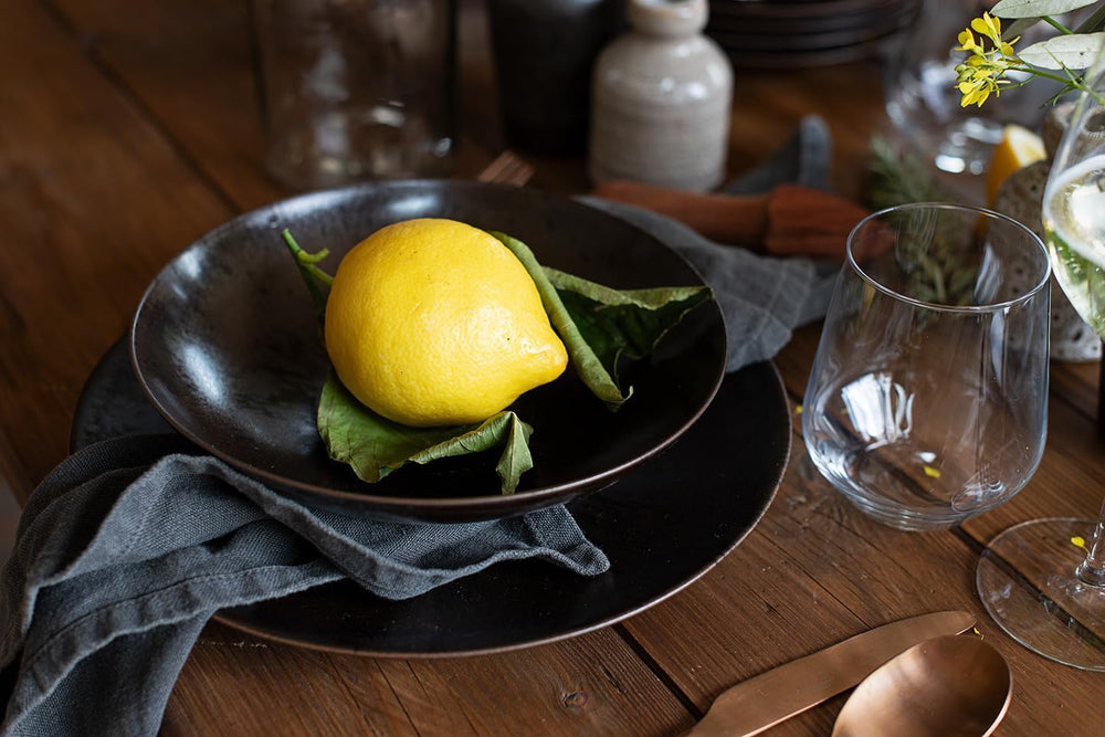 MÄSER Bronz Metallic, serviciu de masă cu 12 piese pentru 4 persoane cu glazură elegantă și lucioasă, set de farfurii cu farfurie de cină, farfurie de sumă și farfurie de desert din ceramică de înaltă calitate, gresie, maro