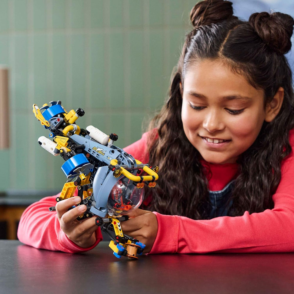 LEGO Technic Deep Sea Forscher U-Boot Spielzeug, Bauspielzeug für Kinder, Jungen und Mädchen ab 9 Jahren, kreative Geschenideen zum Geburtstag, baubares Fahrzeug, mit drehenden Propellern 42201