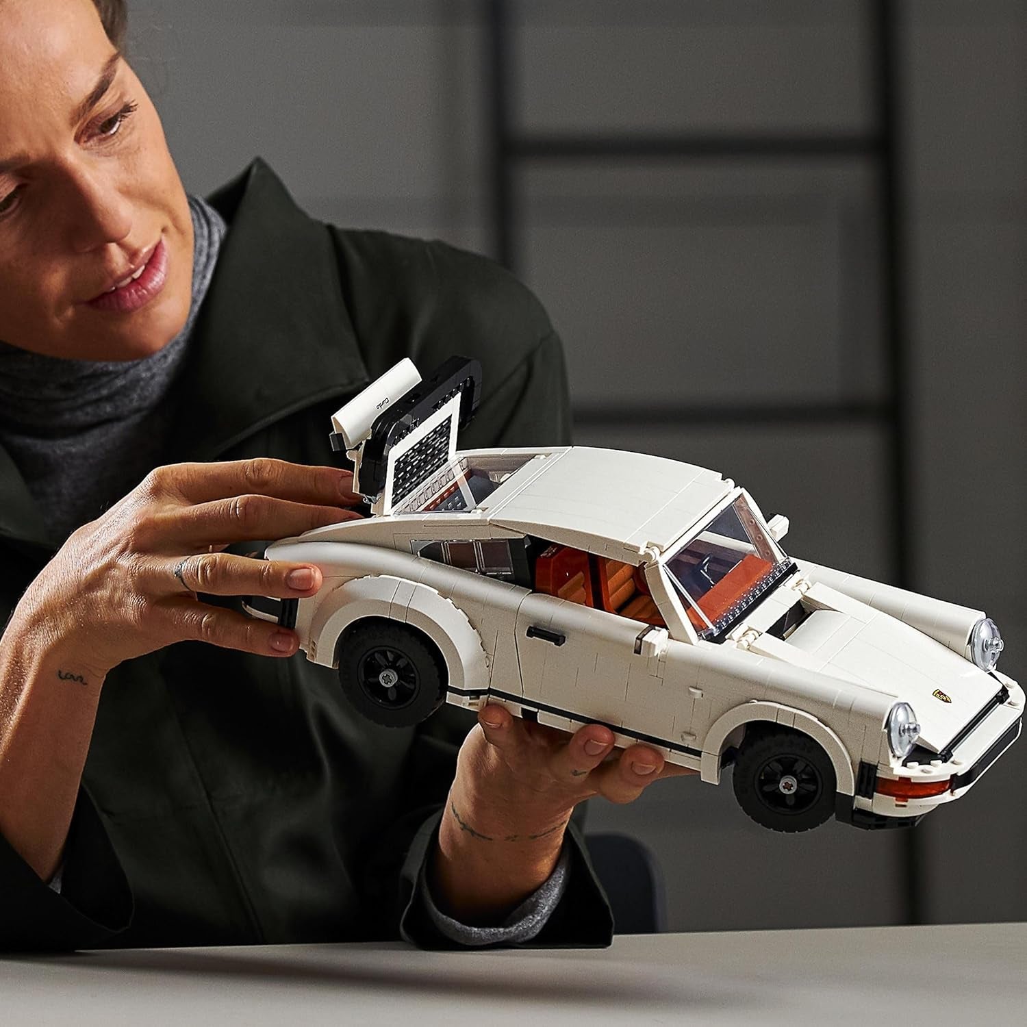 LEGO Icons Porsche 911 Automodell für Erwachsene, Rennwagen-Modellbausatz zum Sammeln von 10295 Bausätzen Besuchen Sie den LEGO-Store