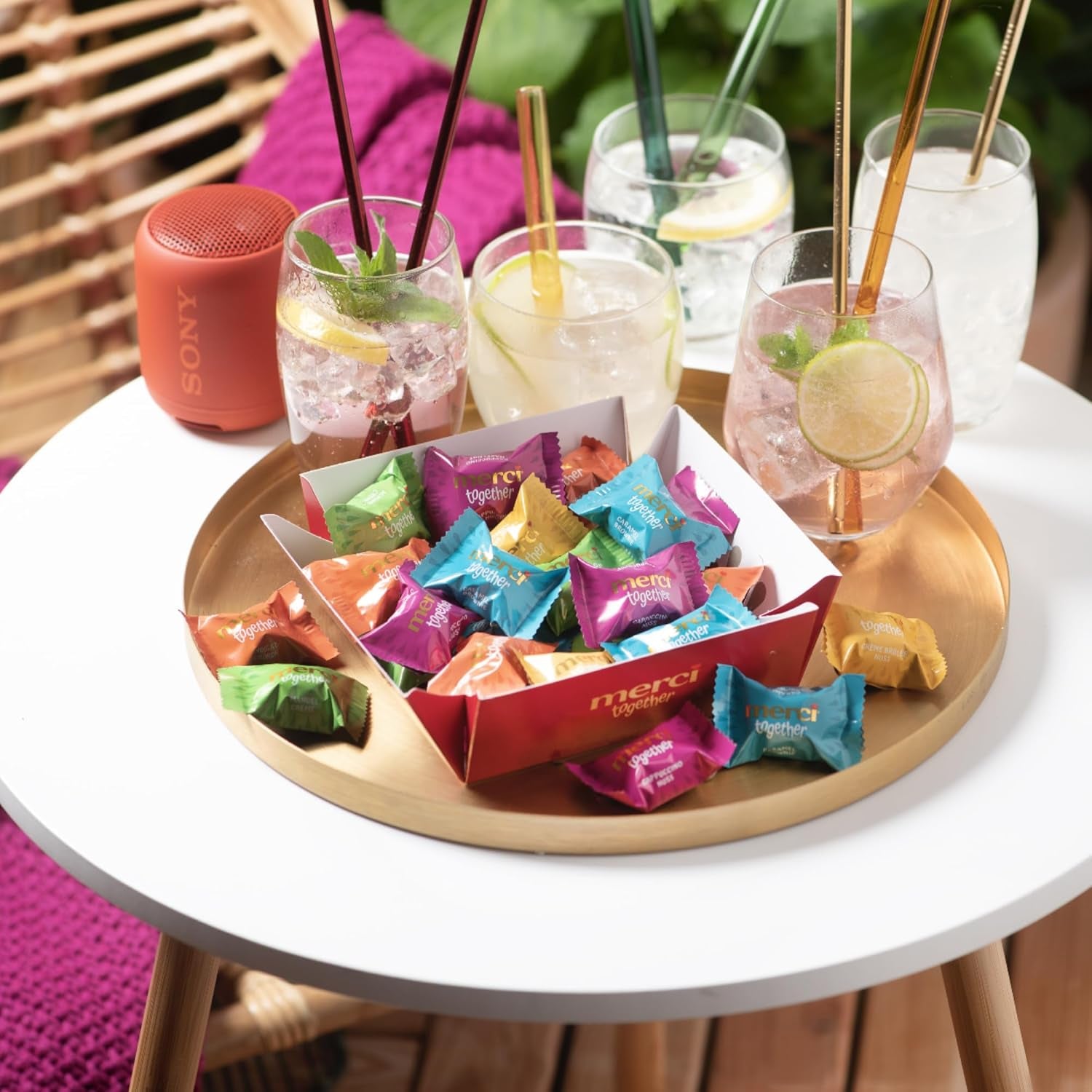 Merci Together – 1 x 175g – Gefüllte Pralinen in fünf Sorten mit feiner Vollmilchschokolade – Schokoladenpralinen zum Teilen und Verschenken