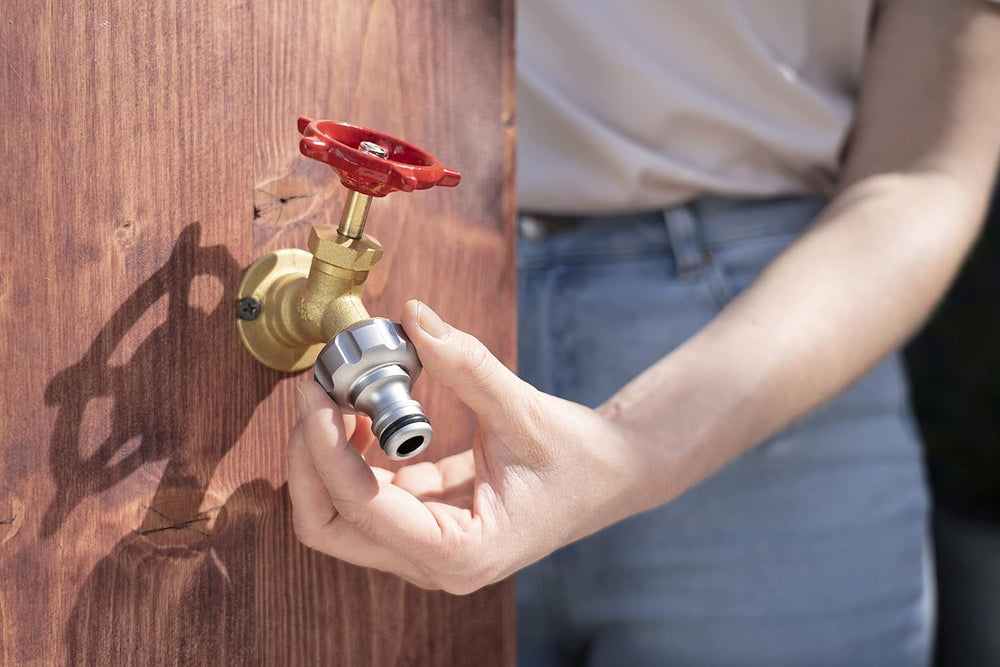 Gardena 39042-M Set de pornire cu cuplaj rapid metalic pentru furtunuri de grădină, cuplaje rapide și accesorii în câteva secunde, 4 piese, inclusiv adaptoare anti-scurgere pentru ștecher și priză