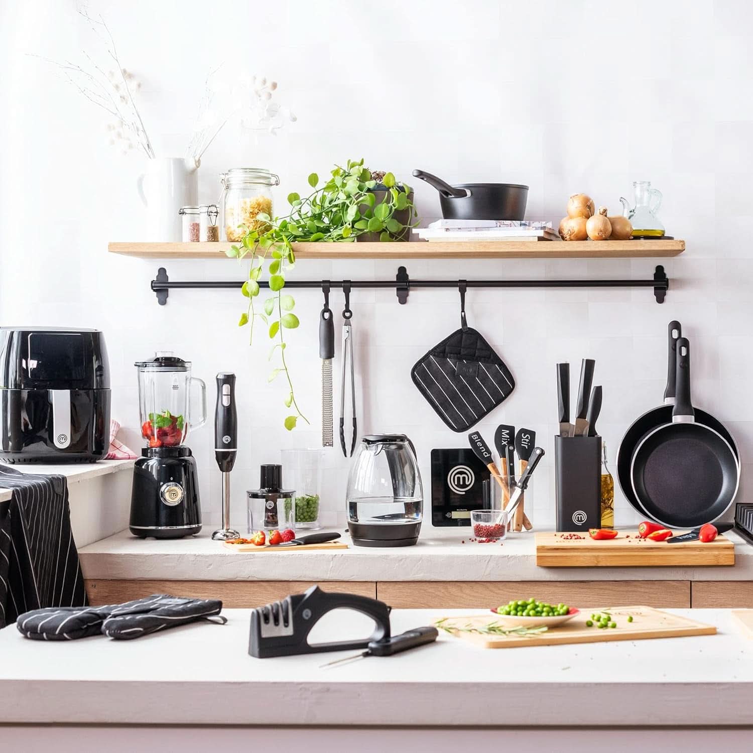 Masterchef Stabmixer, Pürierstab Mit Spritzschutz, Zauberstab Küchengerät, Elektrischer Mixstab Hand Blender Mit 2 Geschwindigkeiten, Eintauchfunktion, Spülmaschinenfeste Komponenten, 200W, Schwarz Kitchen Naty Shop