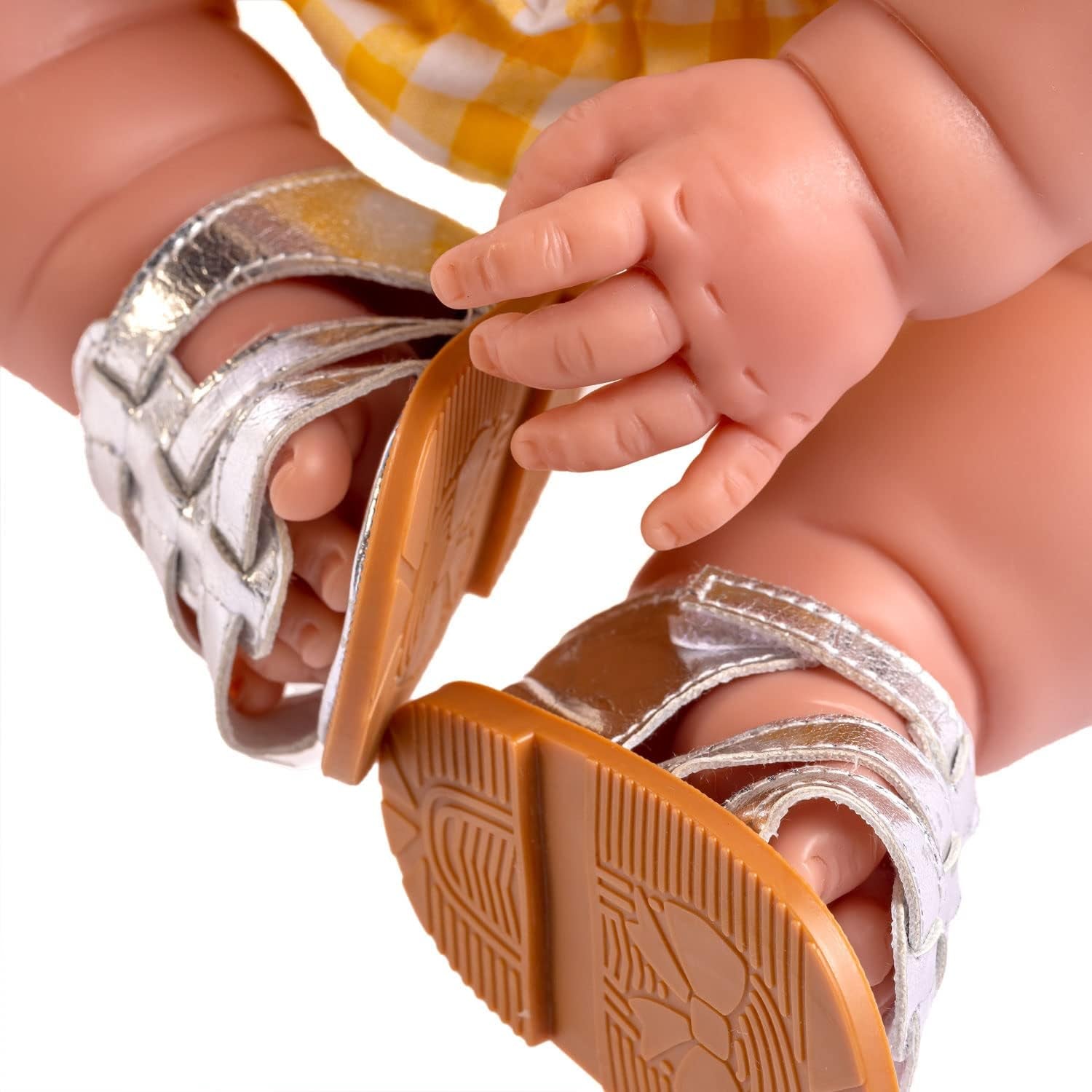 JC Toys - Lola Lemon Twist Puppe, 36 cm, weiches Vinyl, lächelndes Gesicht, sitzende Puppe, Kleidung mit Vichy und Sandalen, Mädchen, 2 Jahre