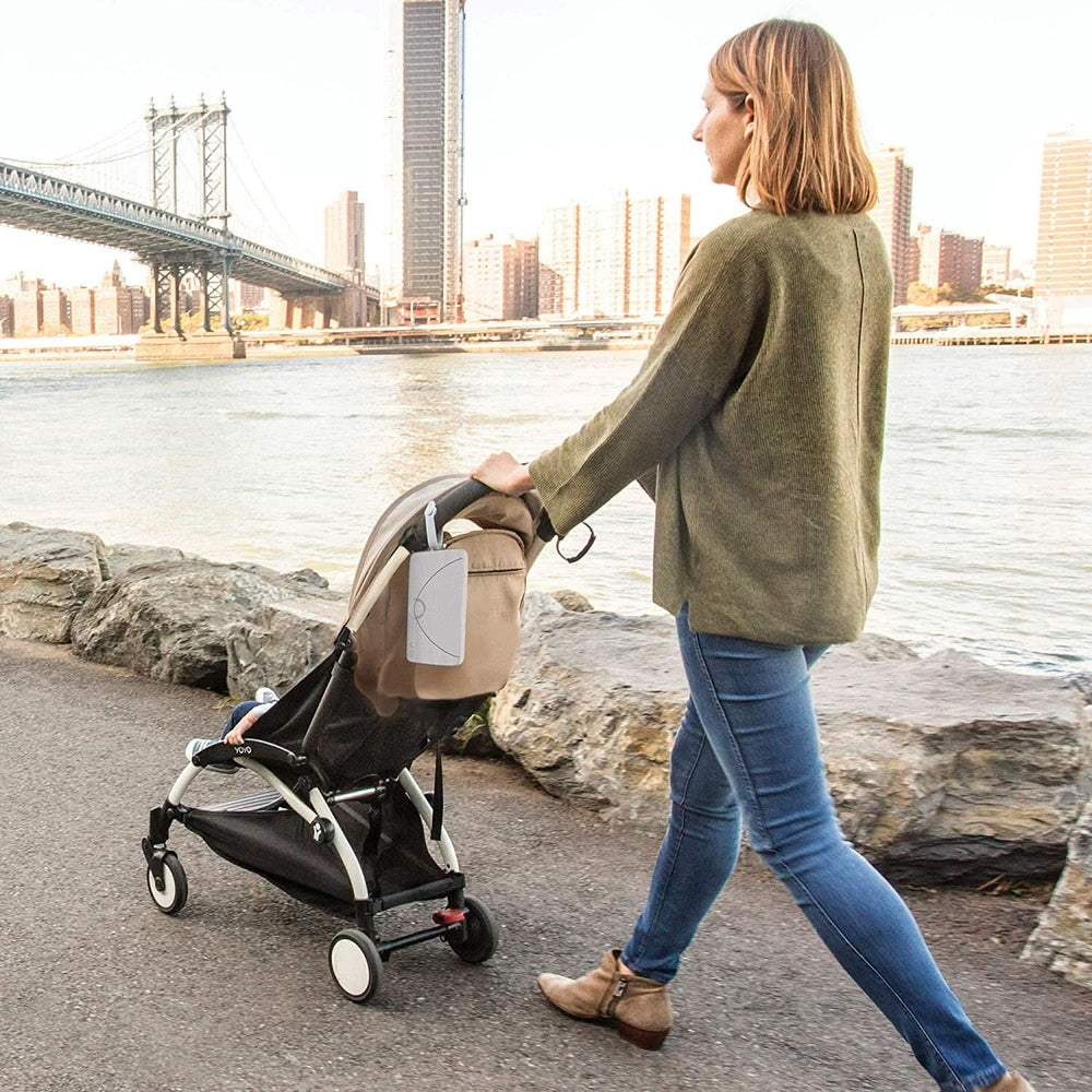 Ubbi On-the-Go-Feuchttücherhalter Geschenk für Babys, grau Baby-Feuchttücher Naty Shop